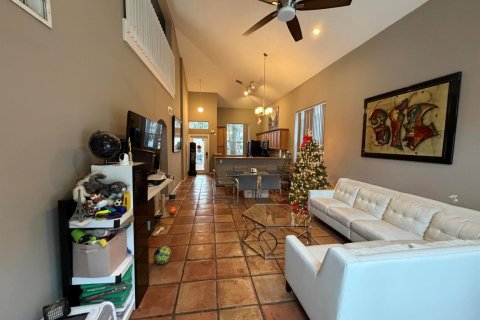 House in Lake Worth, Florida 3 bedrooms, 150.69 sq.m. № 2181740 - photo 9
