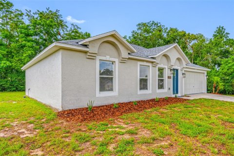 House in Spring Hill, Florida 3 bedrooms, 180.69 sq.m. № 1824697 - photo 3