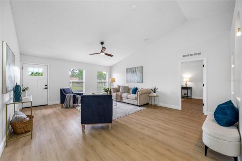 House in Spring Hill, Florida 3 bedrooms, 180.69 sq.m. № 1824697 - photo 7