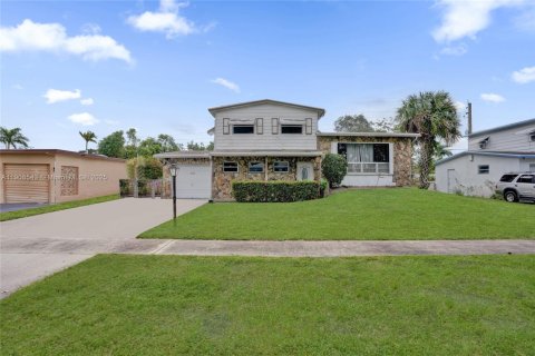 Villa ou maison à vendre à Pembroke Pines, Floride: 4 chambres, 169.08 m2 № 1964323 - photo 2