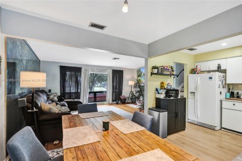 Villa ou maison à vendre à Pembroke Pines, Floride: 4 chambres, 169.08 m2 № 1964323 - photo 9