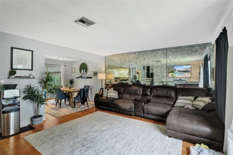 Villa ou maison à vendre à Pembroke Pines, Floride: 4 chambres, 169.08 m2 № 1964323 - photo 5