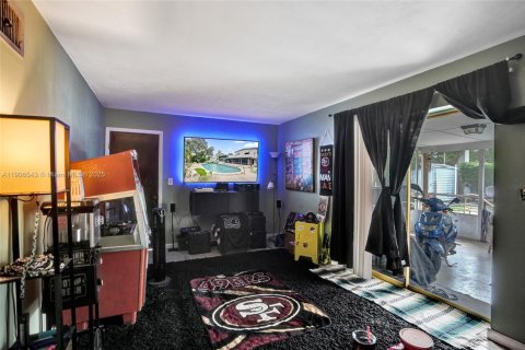 Villa ou maison à vendre à Pembroke Pines, Floride: 4 chambres, 169.08 m2 № 1964323 - photo 12