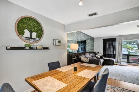 Villa ou maison à vendre à Pembroke Pines, Floride: 4 chambres, 169.08 m2 № 1964323 - photo 11