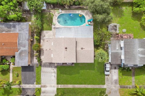 Villa ou maison à vendre à Pembroke Pines, Floride: 4 chambres, 169.08 m2 № 1964323 - photo 27