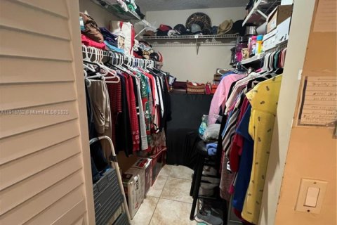 Condo in Miami, Florida, 3 bedrooms  № 2042212 - photo 15