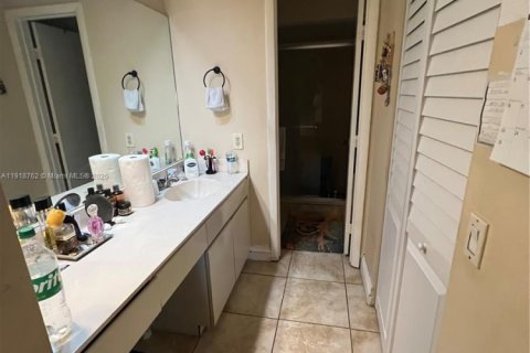 Condo in Miami, Florida, 3 bedrooms  № 2042212 - photo 14