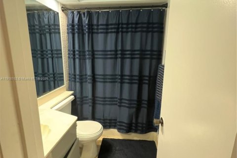Condo in Miami, Florida, 3 bedrooms  № 2042212 - photo 4