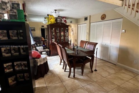 Condo in Miami, Florida, 3 bedrooms  № 2042212 - photo 2