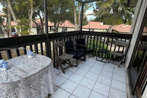 Condo in Miami, Florida, 3 bedrooms  № 2042212 - photo 17