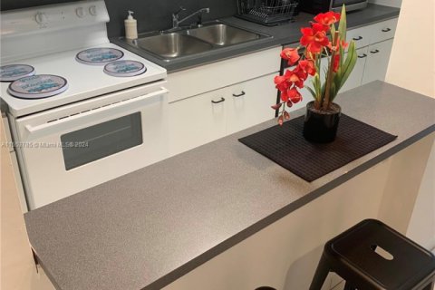 Condo in Miami Beach, Florida № 1985020 - photo 9