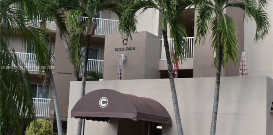 Condominio en Tamarac, Florida, 2 dormitorios  № 1953832