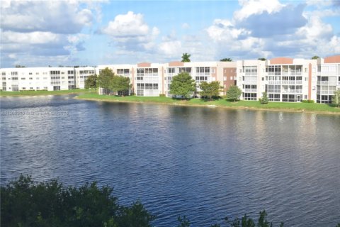 Condominio en venta en Tamarac, Florida, 2 dormitorios, 112.88 m2 № 1953832 - foto 3