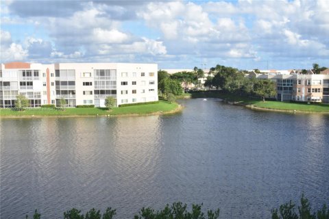 Condominio en venta en Tamarac, Florida, 2 dormitorios, 112.88 m2 № 1953832 - foto 2