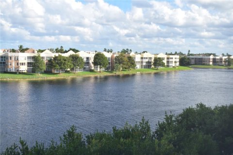 Condominio en venta en Tamarac, Florida, 2 dormitorios, 112.88 m2 № 1953832 - foto 4