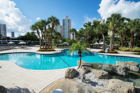 Condominio en venta en Aventura, Florida, 2 dormitorios, 109.72 m2 № 2272304 - foto 8