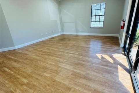 Propiedad comercial en alquiler en Saint Petersburg, Florida, 390.19 m2 № 1856670 - foto 2