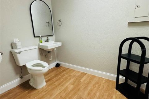 Propiedad comercial en alquiler en Saint Petersburg, Florida, 390.19 m2 № 1856670 - foto 6