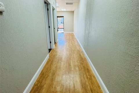 Propiedad comercial en alquiler en Saint Petersburg, Florida, 390.19 m2 № 1856670 - foto 4