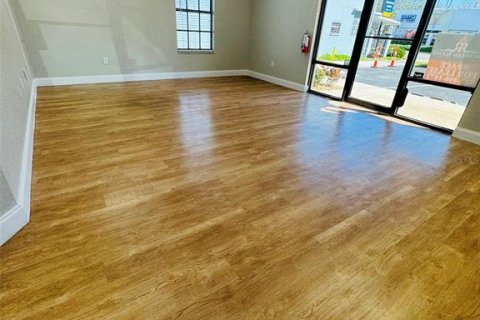 Propiedad comercial en alquiler en Saint Petersburg, Florida, 390.19 m2 № 1856670 - foto 3