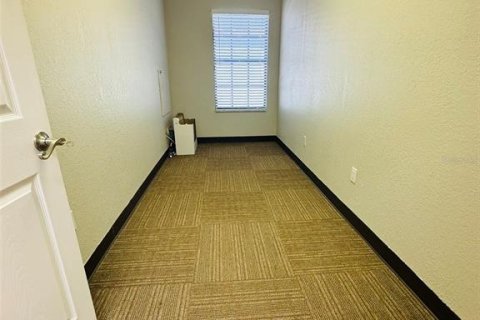 Propiedad comercial en alquiler en Saint Petersburg, Florida, 390.19 m2 № 1856670 - foto 8