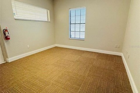 Propiedad comercial en alquiler en Saint Petersburg, Florida, 390.19 m2 № 1856670 - foto 5