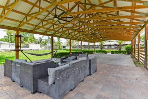 House in Southwest Ranches, Florida 3 bedrooms, 144.46 sq.m. № 1855096 - photo 7