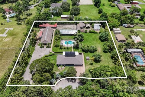House in Southwest Ranches, Florida 3 bedrooms, 144.46 sq.m. № 1855096 - photo 1