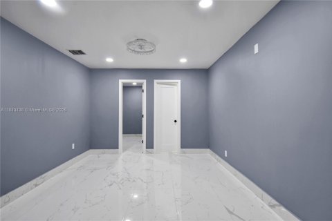 House in Southwest Ranches, Florida 3 bedrooms, 144.46 sq.m. № 1855096 - photo 20