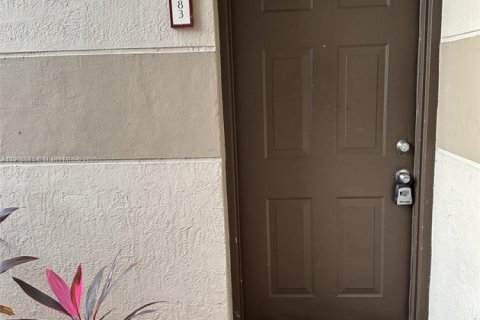 Condo in Sunrise, Florida, 3 bedrooms № 2082019 - photo 3