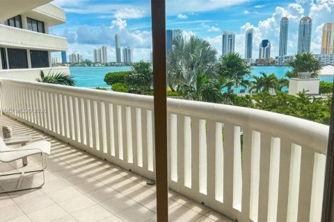 Condo à Aventura, Floride, 2 chambres  № 2244260