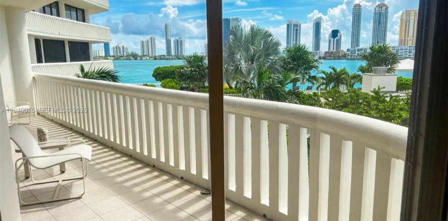 Condo à Aventura, Floride, 2 chambres № 2244260