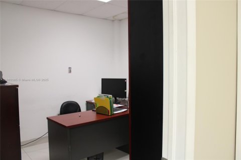 Propiedad comercial en venta en Miami Lakes, Florida № 1887746 - foto 5