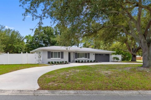House in Clearwater, Florida 3 bedrooms, 128.02 sq.m. № 2341866