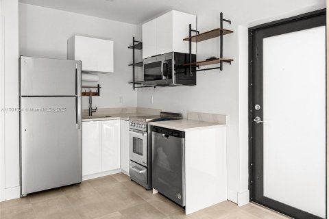 House in Wilton Manors, Florida 1 bedroom № 1954224 - photo 4