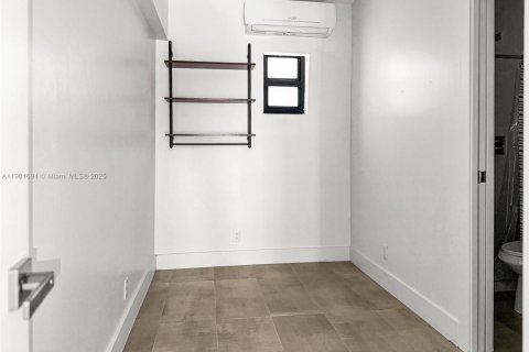 House in Wilton Manors, Florida 1 bedroom № 1954224 - photo 6