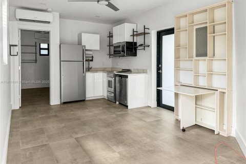 House in Wilton Manors, Florida 1 bedroom № 1954224 - photo 2