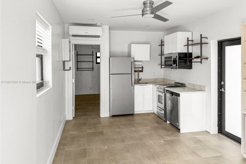 House in Wilton Manors, Florida 1 bedroom № 1954224 - photo 3