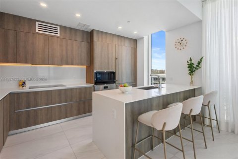 Condo in Sunny Isles Beach, Florida, 2 bedrooms  № 1998244 - photo 12