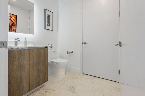 Condo in Sunny Isles Beach, Florida, 2 bedrooms  № 1998244 - photo 20