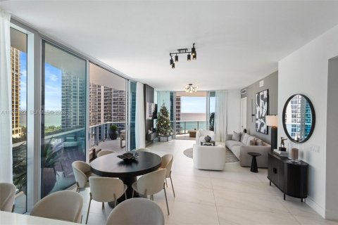 Condo in Sunny Isles Beach, Florida, 2 bedrooms № 1998244