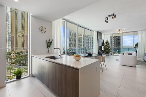 Condo in Sunny Isles Beach, Florida, 2 bedrooms  № 1998244 - photo 5