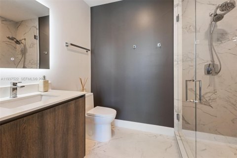 Condo in Sunny Isles Beach, Florida, 2 bedrooms  № 1998244 - photo 19