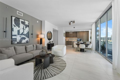 Condo in Sunny Isles Beach, Florida, 2 bedrooms  № 1998244 - photo 7