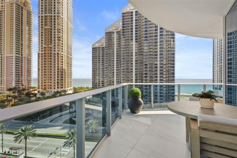Condo in Sunny Isles Beach, Florida, 2 bedrooms  № 1998244 - photo 3