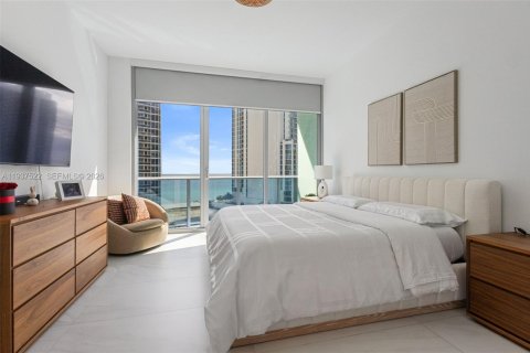 Condo in Sunny Isles Beach, Florida, 2 bedrooms  № 1998244 - photo 14