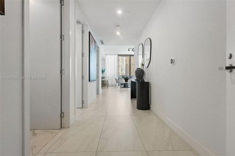 Condo in Sunny Isles Beach, Florida, 2 bedrooms  № 1998244 - photo 21