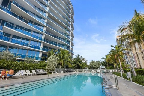 Condo in Sunny Isles Beach, Florida, 2 bedrooms  № 1998244 - photo 23