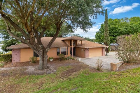 House in Clermont, Florida 3 bedrooms, 189.06 sq.m. № 2093157 - photo 6