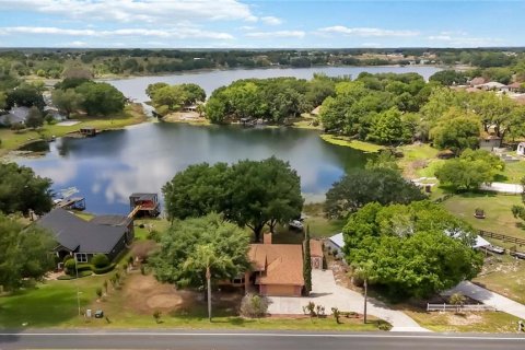 House in Clermont, Florida 3 bedrooms, 189.06 sq.m. № 2093157